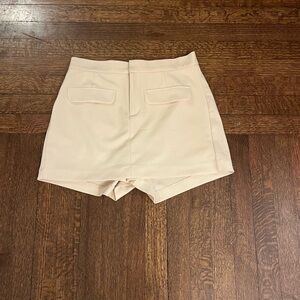 🔴BCBGeneration High Waist Cream Skort